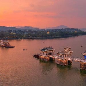 女厕偷拍未删减版
